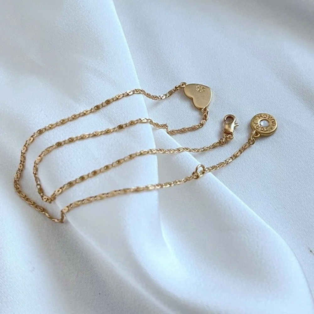 Tory Burch Elegant Gold Necklace with Heart and Disc Charms - Picture 6 of 7